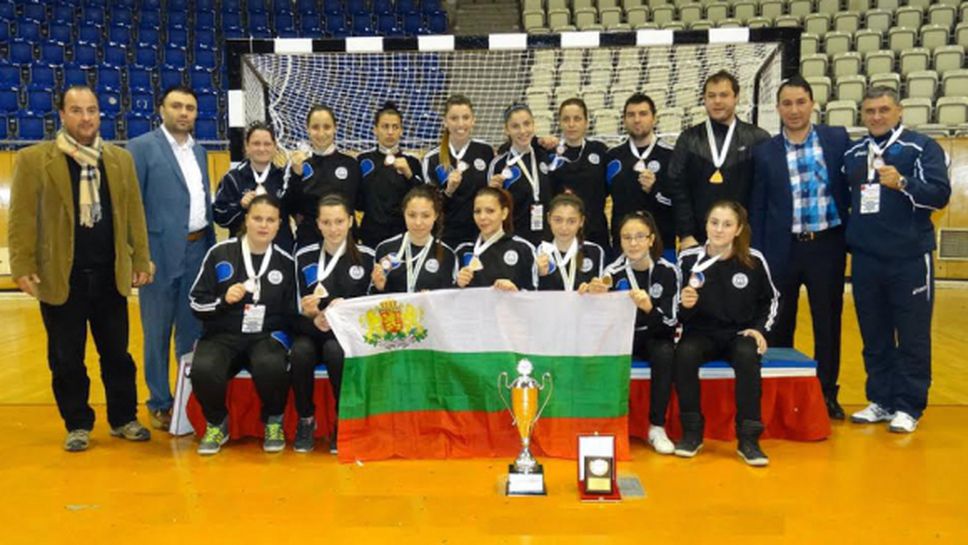 Състезателките на НСА по хокей в зала с исторически успех