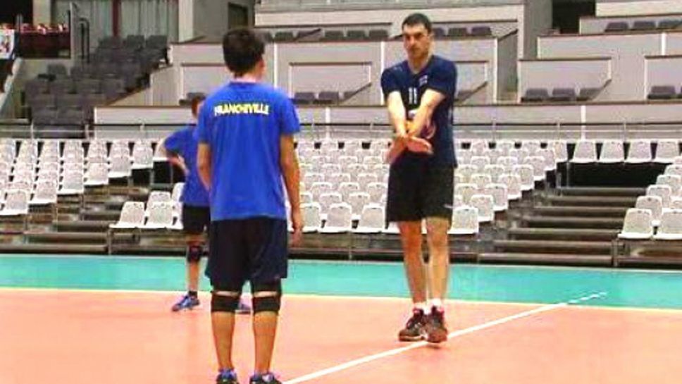 Владо Николов с първи стъпки в треньорската дейност (видео)