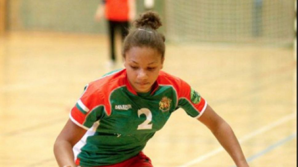 Българска националка с гол, тимът й падна в хандбалната ШЛ