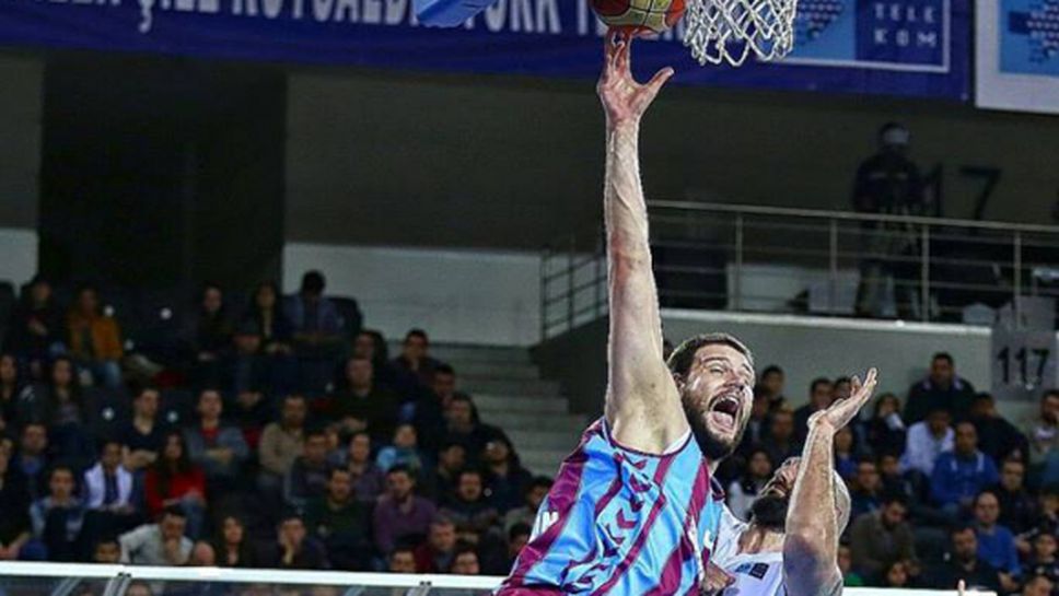 Калоян Иванов на ниво при загуба на Трабзонспор