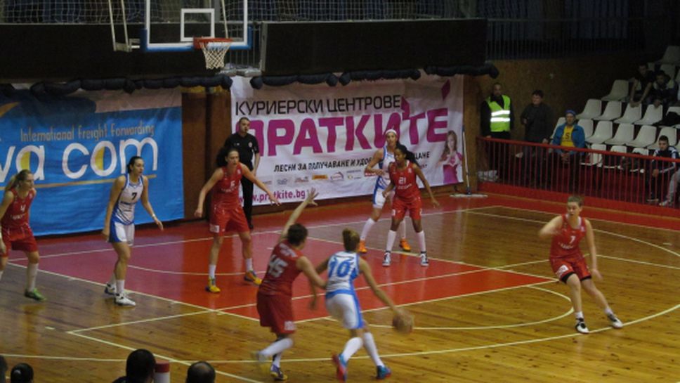 Дунав и Нефтохимик недоволстват от съдиите