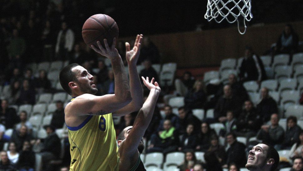 Азад и Виденов оглавиха класирането в Иран