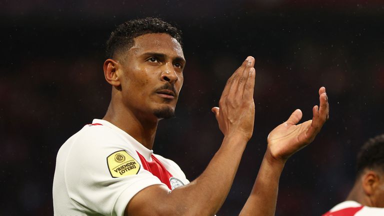  Аякс и Борусия съвсем се схванаха за нападател 