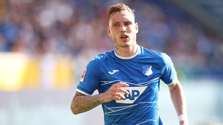  Манчестър Юнайтед договаря за бранител на Хофенхайм 