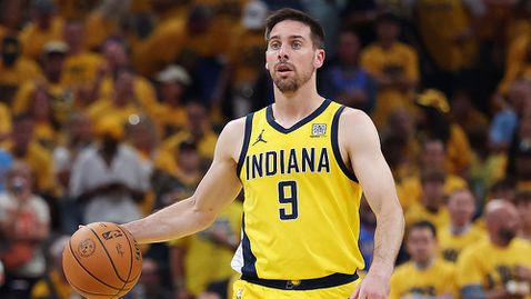 Играч на Индиана Пейсърс пише история