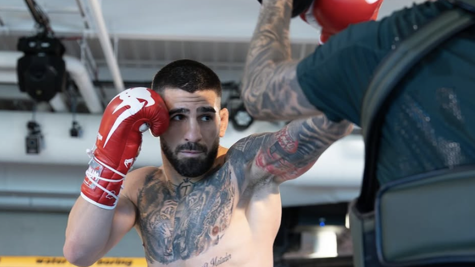 Топурия демонстрира мощ на открита тренировка преди UFC 317