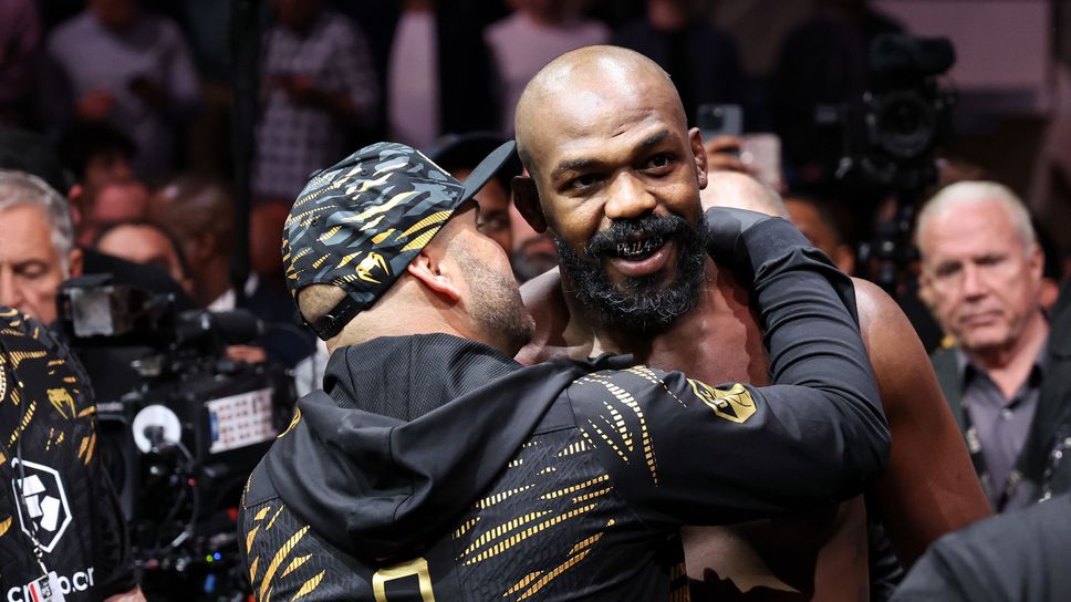 Джон Джоунс получи ясно и отчетливо последното съобщение на Алекс