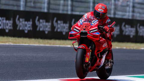  Маркес разпердушини върха на 