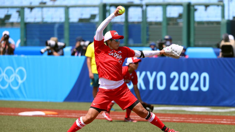 Състезанията в Токио стартираха с мач по софтбол