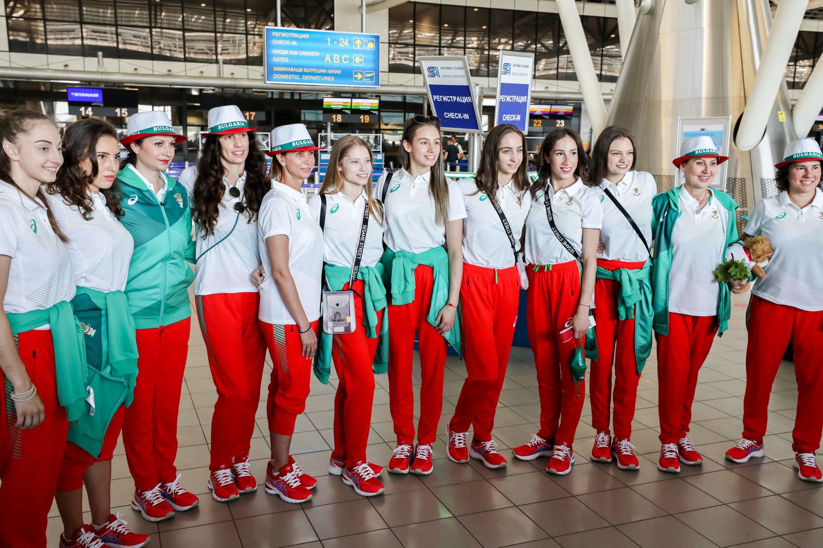 Момичетата от художествената гимнастика заминават за Токио
