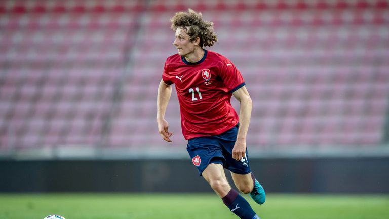  Херта отхвърля за интерес към Алекс Крал 