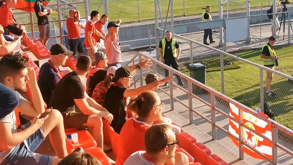 Феновете на ЦСКА - София се разпяха, въпреки силното слънце и жегата в Скопие