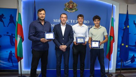 Министър Иван Пешев награди Иван Иванов и Александър Василев
