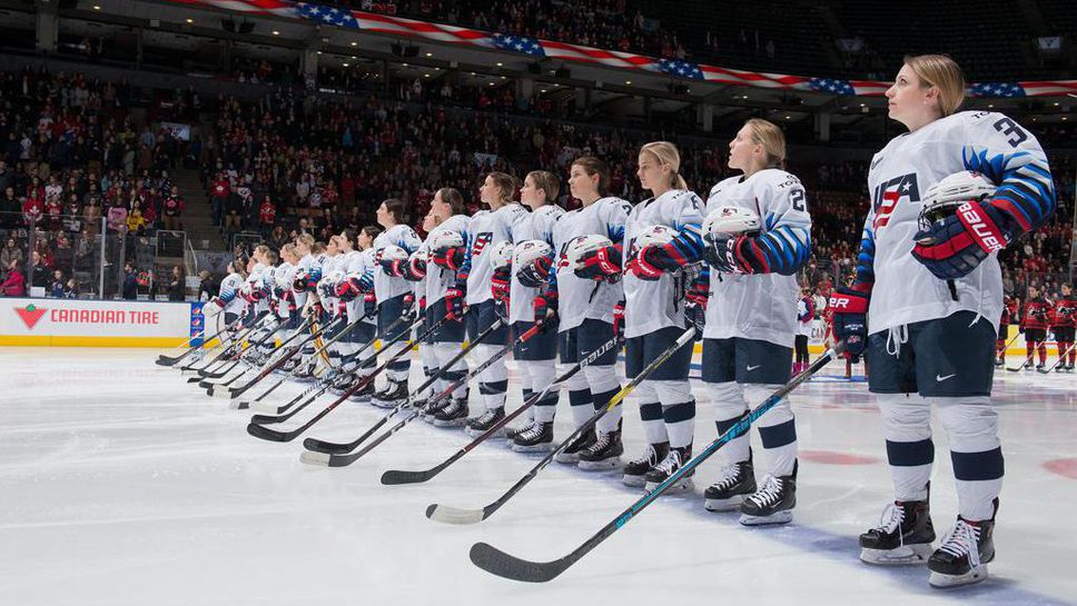 САЩ започна с победа защитата на титлата си на Световното по хокей на лед за жени