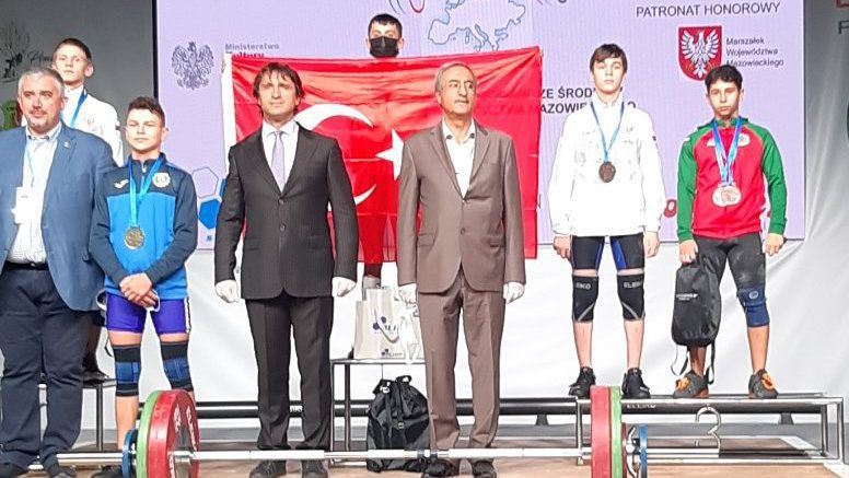 Българските щанги стартираха с бронз на младежкото европейско в Полша