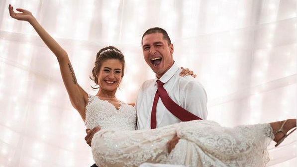 Грация от ансамбъла роди момиченце