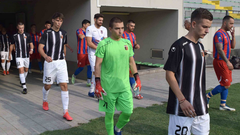 Локомотив II (Пловдив) победи Борислав (Първомай) с 1:0 в Садово.