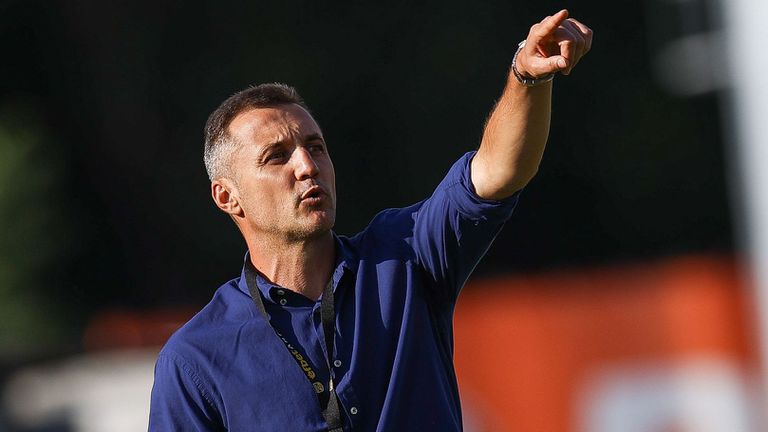 Старши треньорът на Локомотив София Станислав Генчев говори след минималния