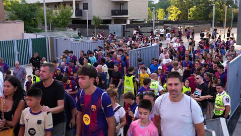 От УЕФА огледаха “Камп Ноу”, но всичко сочи пак към “Монтжуик”