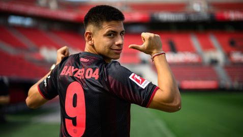 Байер и Манчестър Сити обявиха трансфера на Ечевери