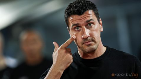 Треньорът на АЗ Алкмаар: Това е само първото полувреме на битката