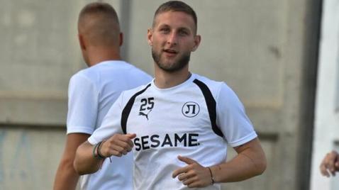 Локо (Пд) даде свой играч на Рилецо