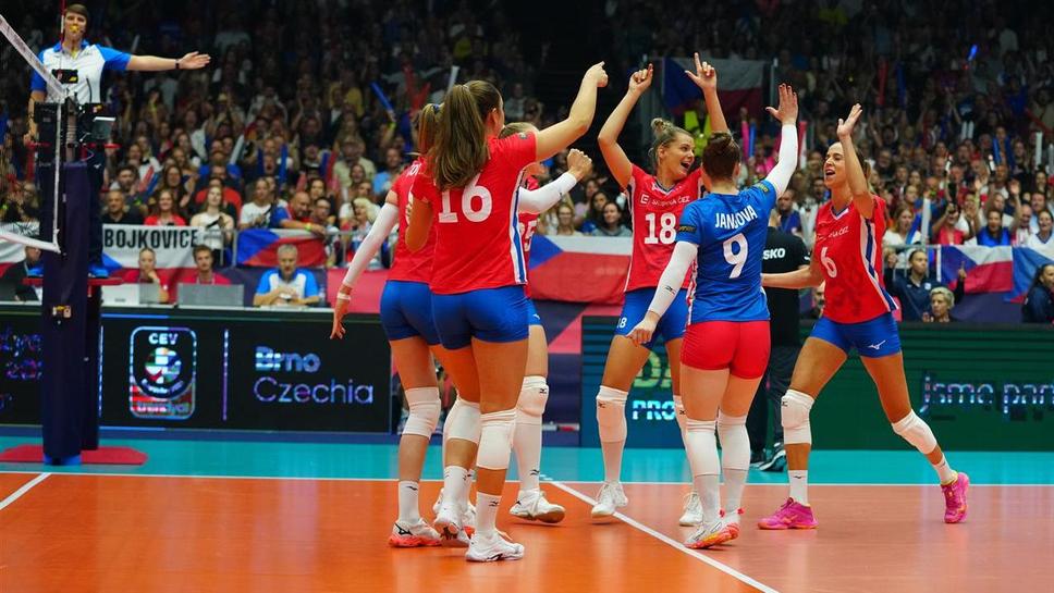 Чехия даде гейм, но стартира с победа на ЕвроВолей 2026
