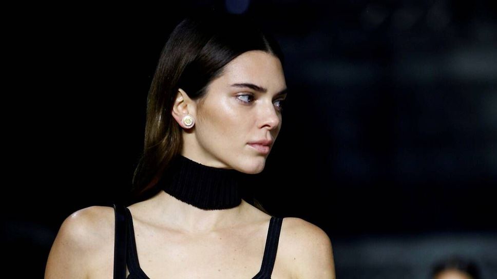 НБА муза предизвика фурор с прозрачна рокля