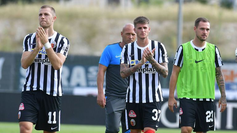 Бившият нападател на Ботев Пловдив Атанас Илиев ще продължи да