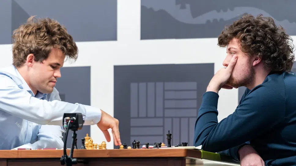 Заподозрян в измама американски гросмайстор получи неустоимо предложение от популярен порносайт