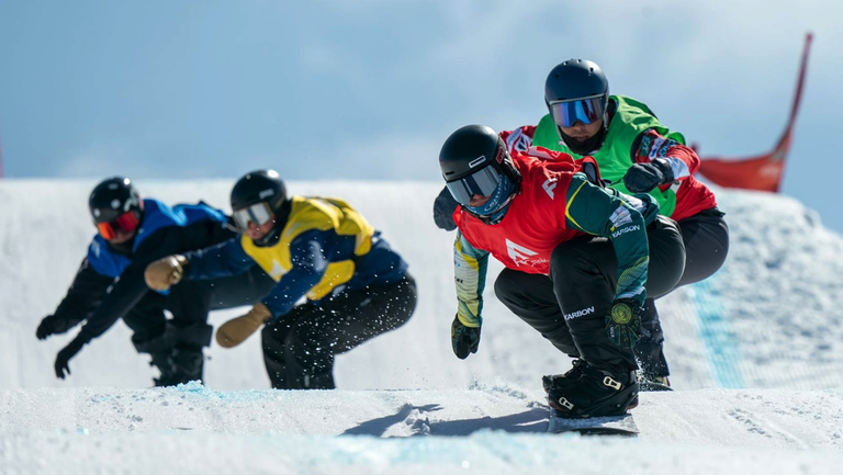 Международната ски федерация не изключва възможността да премести или дори