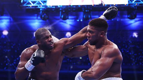 Завръщането на Антъни Джошуа на кръга се отсрочва поради интервенция на лакътя 