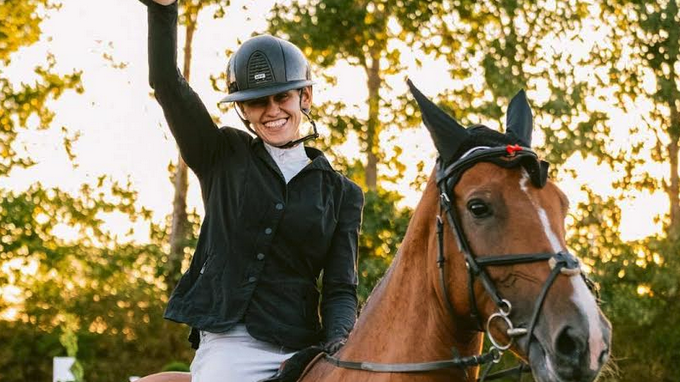 Ирина Николова с Лун де Миел спечели третия кръг от