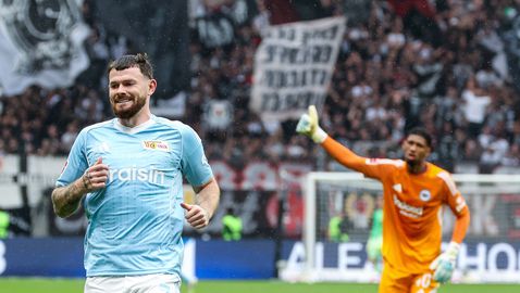 Aйнтрахт допусна поражение у дома от Унион в голово шоу, шотландец влезе в историята