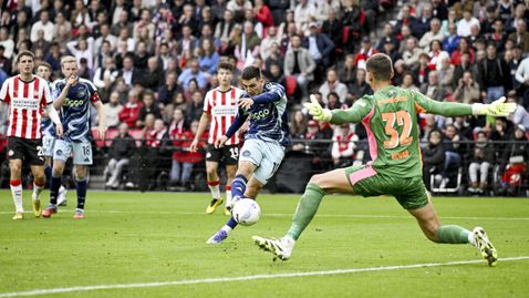  ПСВ изпусна успеха в зрелищно дерби с Аякс 