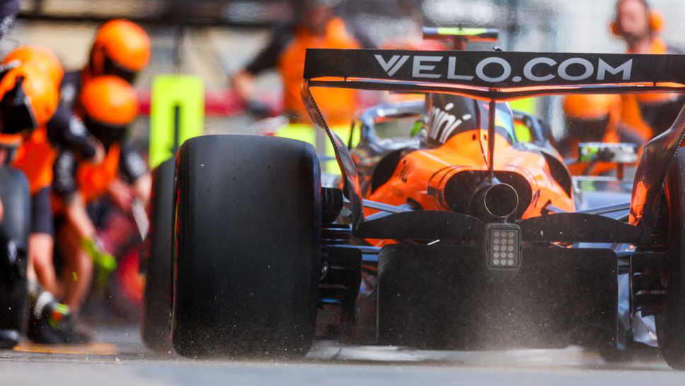 В две поредни състезания Ландо Норис губи време в бокса