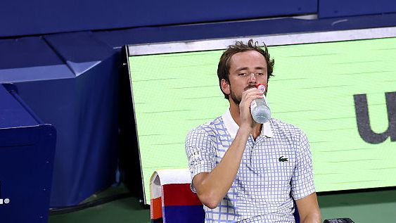 Руският тенисист Даниил Медведев отпадна на четвъртфиналите на турнира по