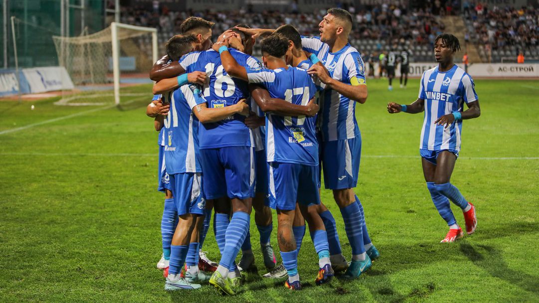 Чиликов взе 20 футболисти за лагера в Поморие