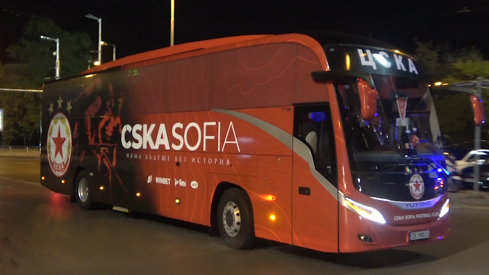 Звездите на ЦСКА - София пристигнаха на "Васил Левски" преди срещата със Зоря (Луганск)