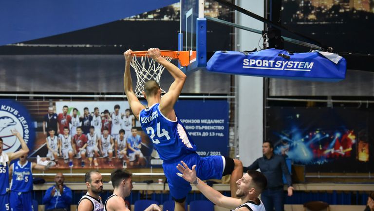 Отборите на Черноморец и Рилски спортист ще премерят сили в