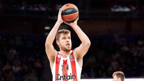  Изключителният Везенков продължи наказателната си акция в Евролигата 