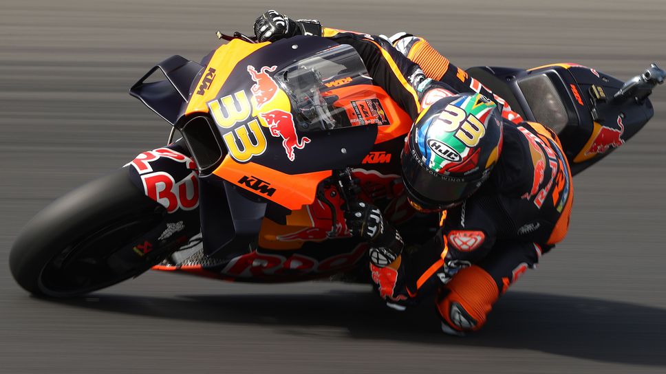 Биндър над всички в първата тренировка в Малайзия, Баная извън топ 10