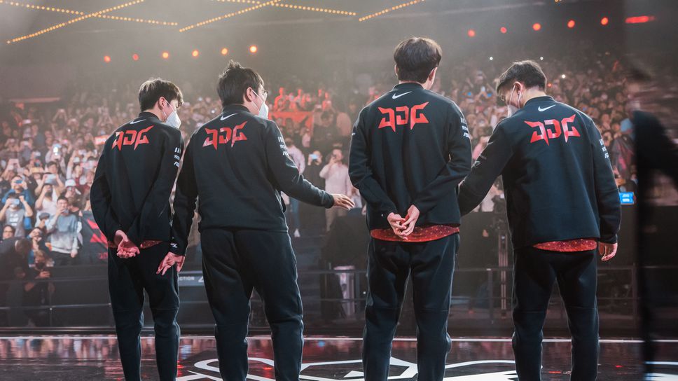 И последният европейски представител си замина от Worlds, JDG не остави шансове на Rogue