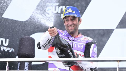 Йоан Зарко с първа победа в MotoGP, Мартин води 26.5 от 27 обиколки, но завърши 5-ти