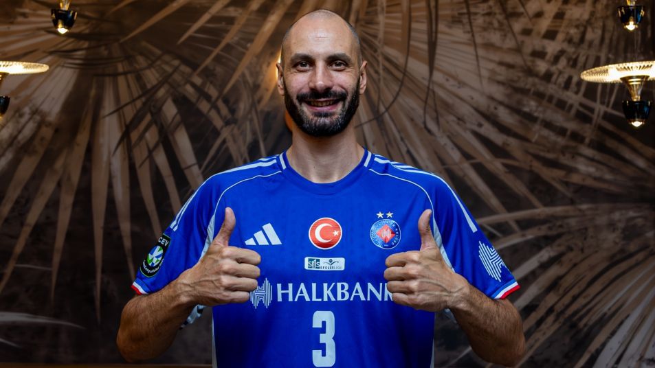 Матей Казийски вече е волейболист на Халкбанк