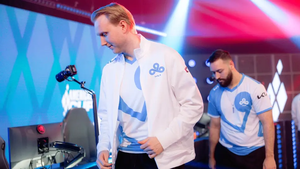 Двама играчи си тръгват от Cloud9