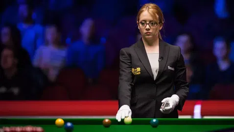 Десислава Божилова може да стане деветият рефер в историята с “Тройна корона”