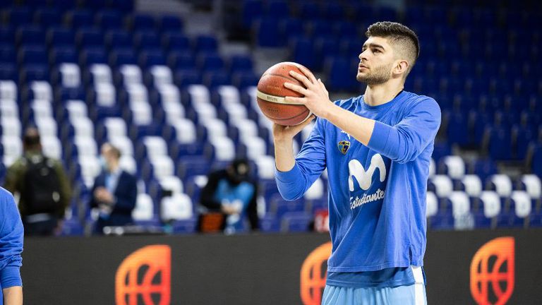 Отборът на Естудиантес с българина Емил Стоилов в състава победи