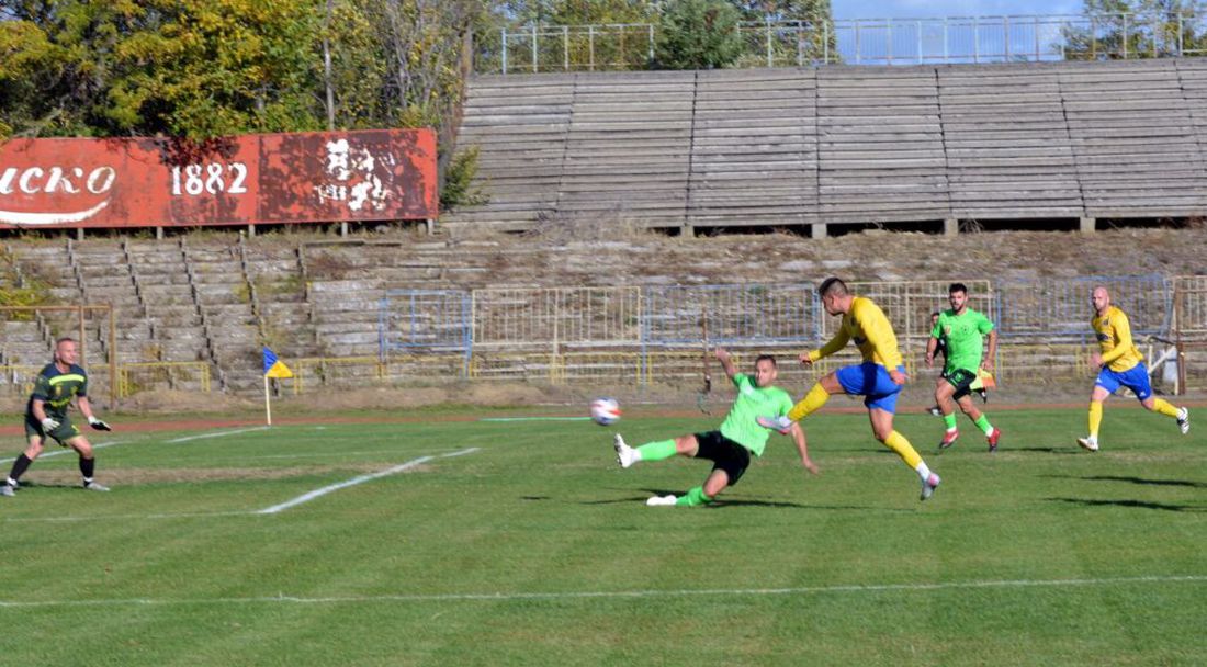 Устрем и Ботев (Нови пазар) завършиха наравно
