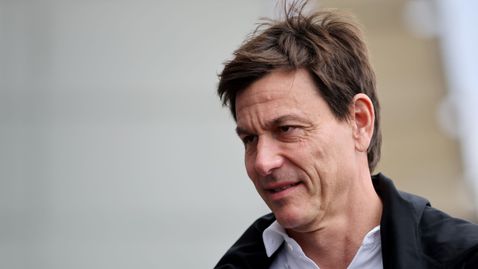 Тото Волф продаде 15% от своя дял в отбора на Мерцедес